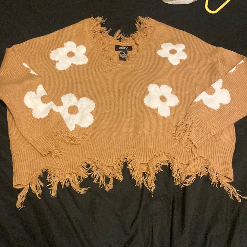 Beautiful flowered belly shirt